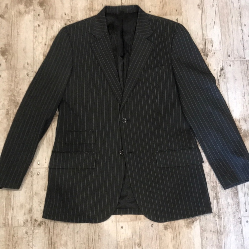 Men’s charcoal pinstripe sport coat fully lined.